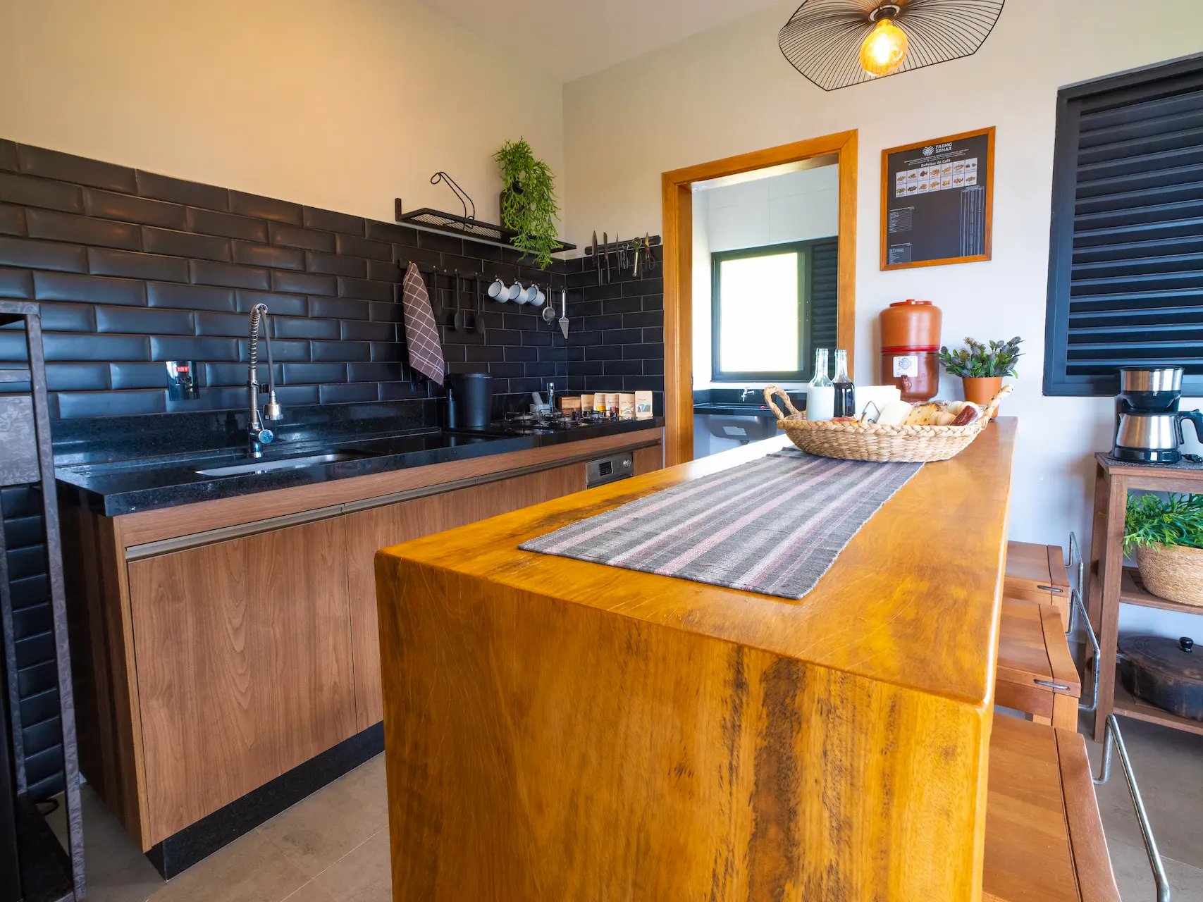 Studio Vayo — área gourmet externa com vista para a montanha