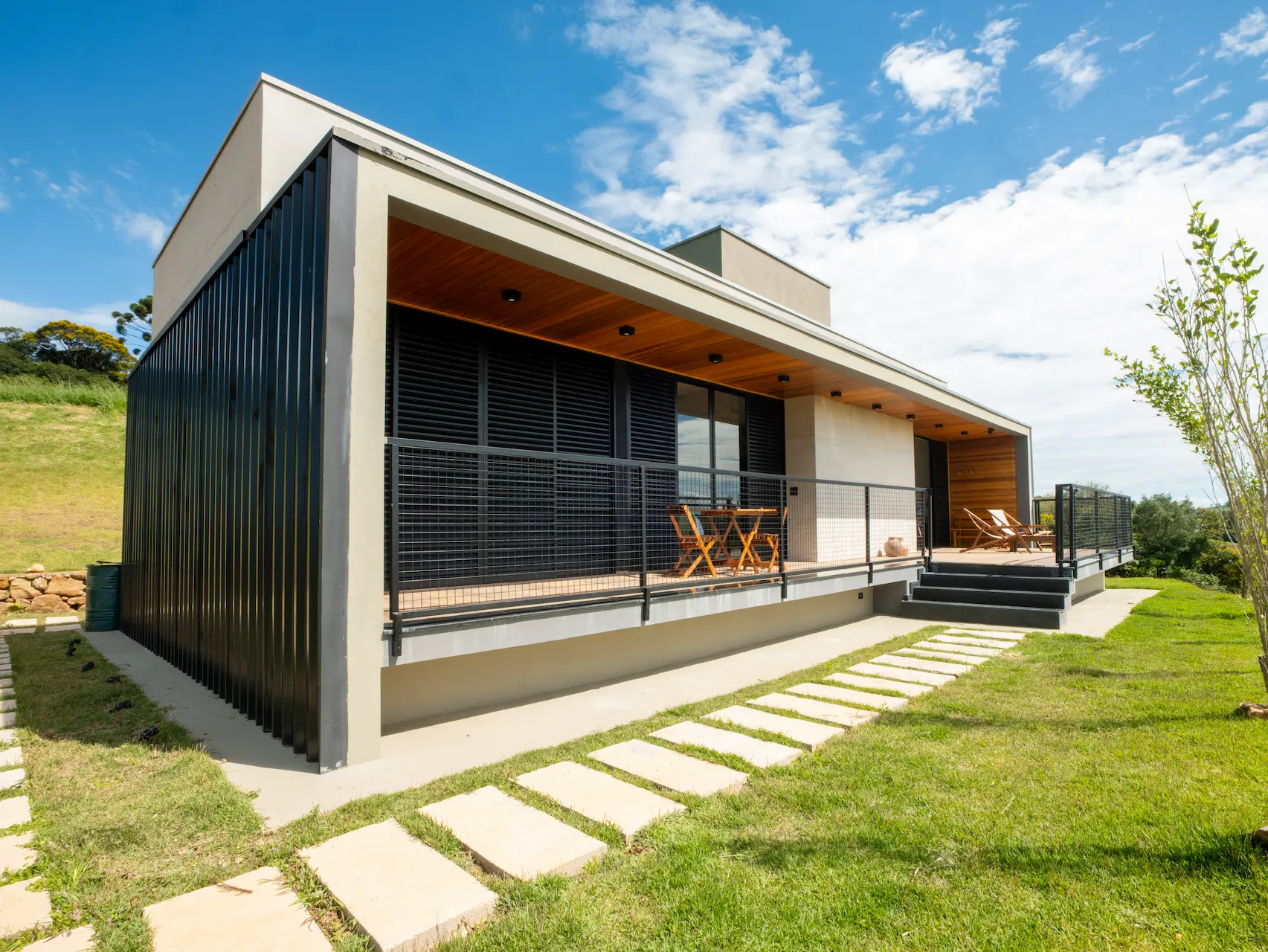 Studio Vayo — ambiente ao entardecer na Serra da Mantiqueira